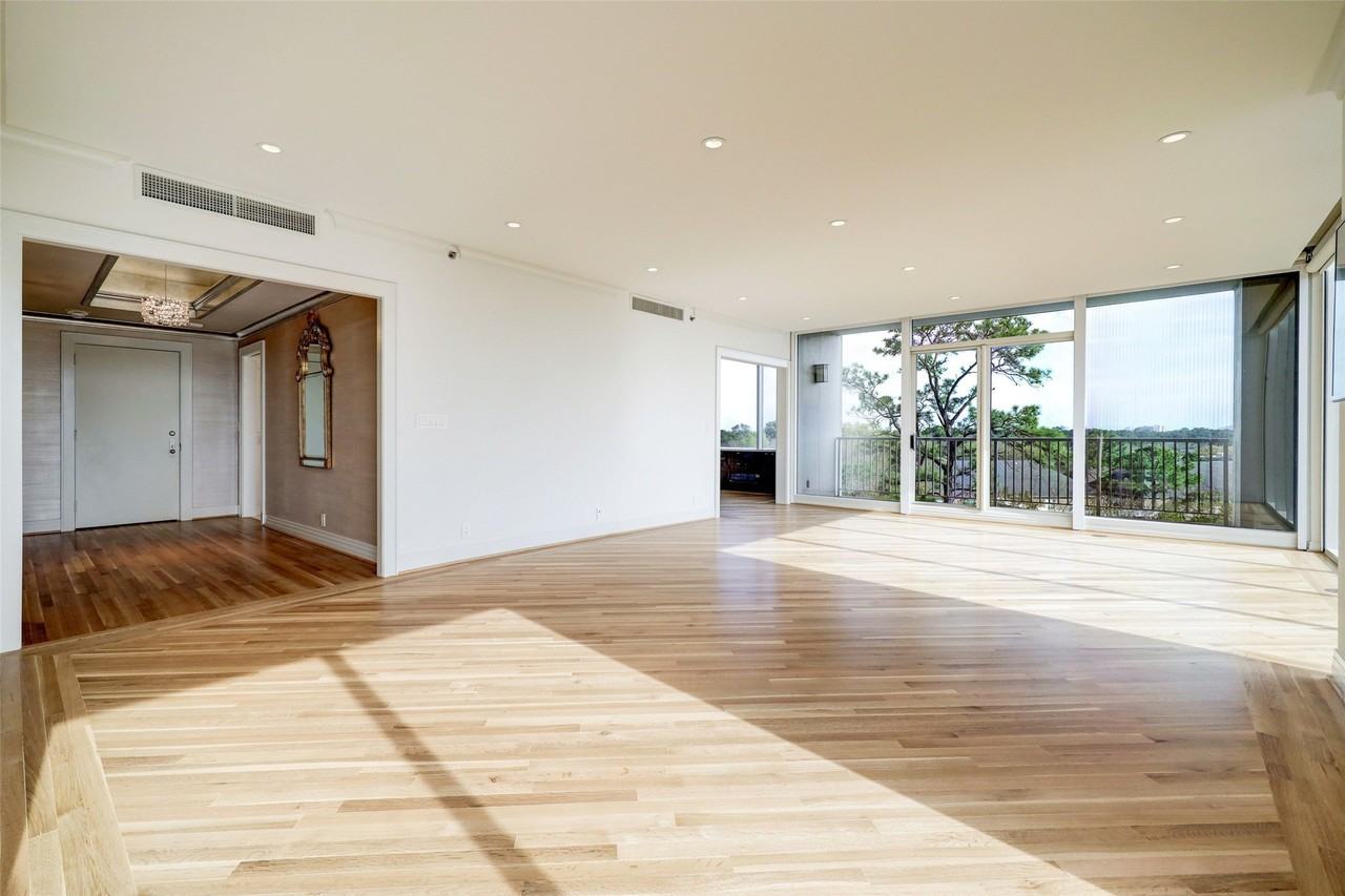 121 N Post Oak Ln #706 - Photo 4 of 18