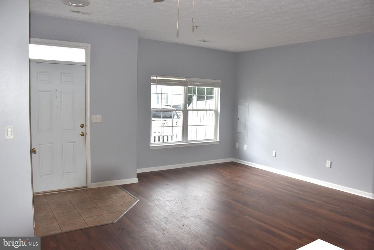 1721 Barnett Ct - Photo 3 of 23