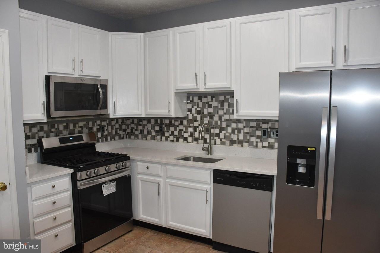 1721 Barnett Ct - Photo 5 of 23