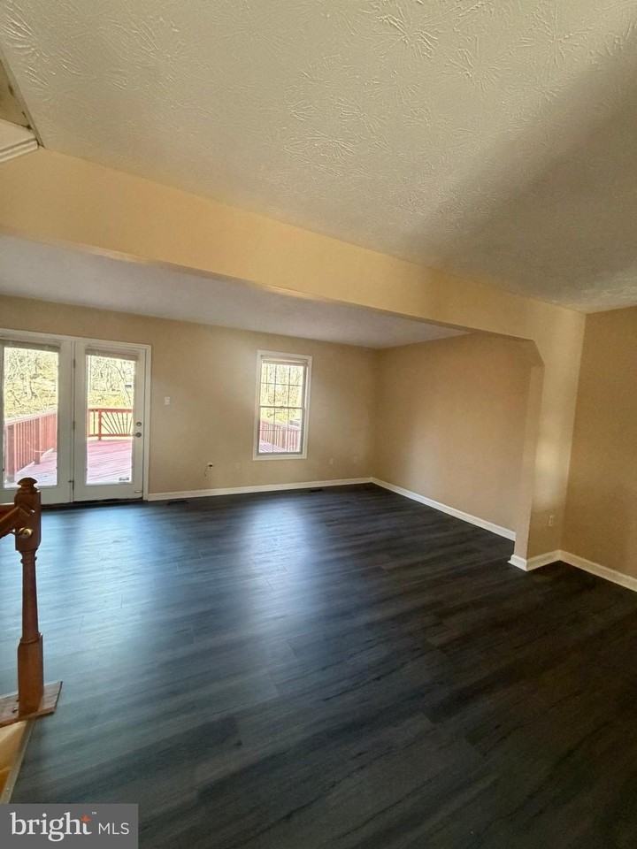 437 Woodhill Dr - Photo 5 of 27