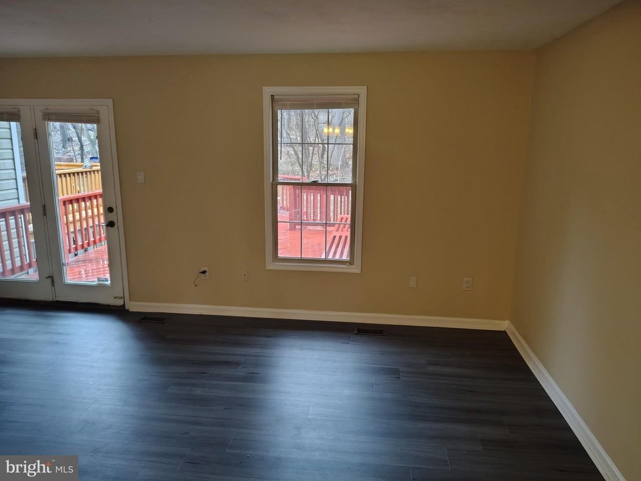 437 Woodhill Dr - Photo 6 of 27