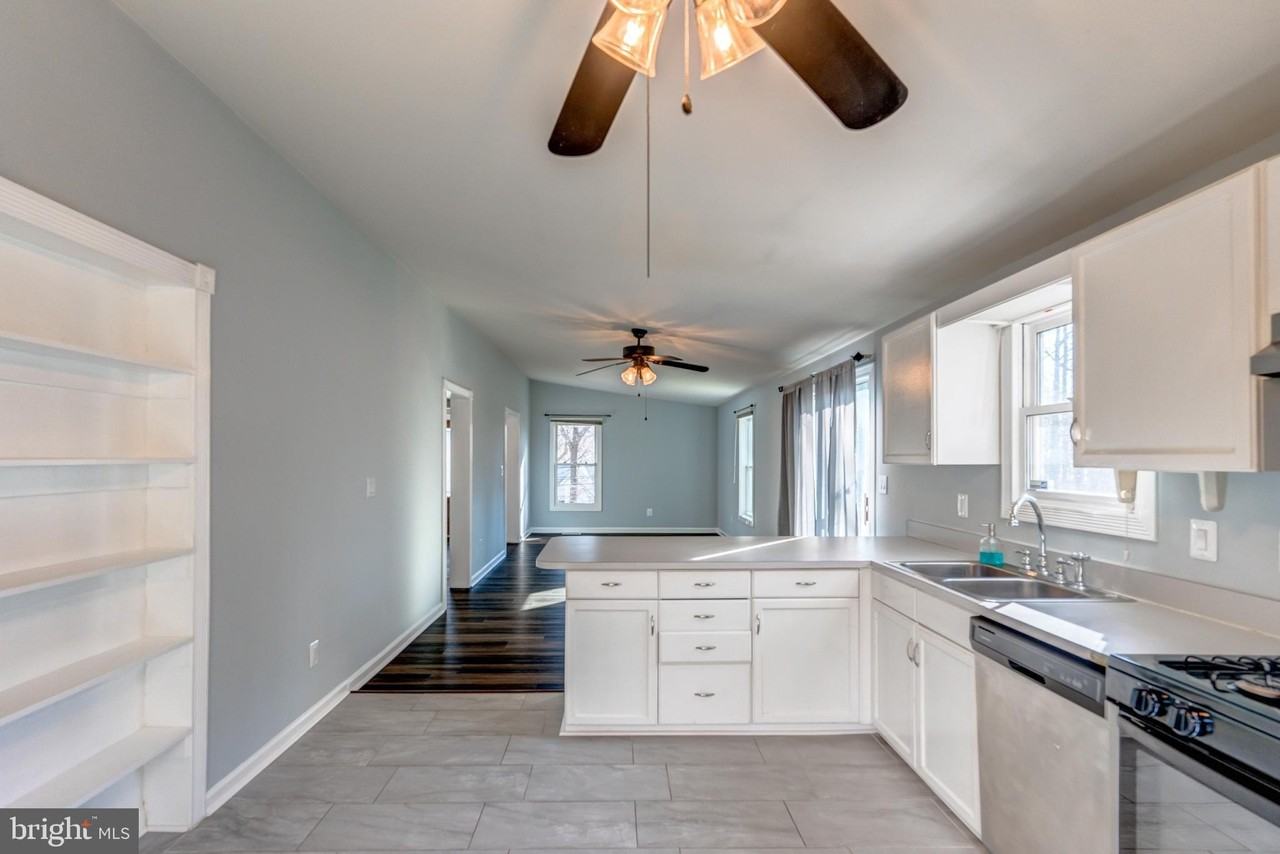 12121 Catalina Dr - Photo 7 of 40