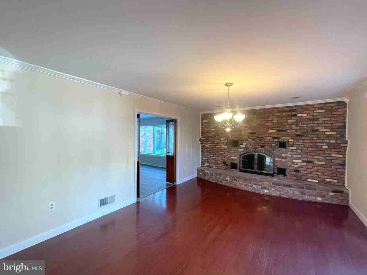 11717 Rivershore Dr - Photo 5 of 49