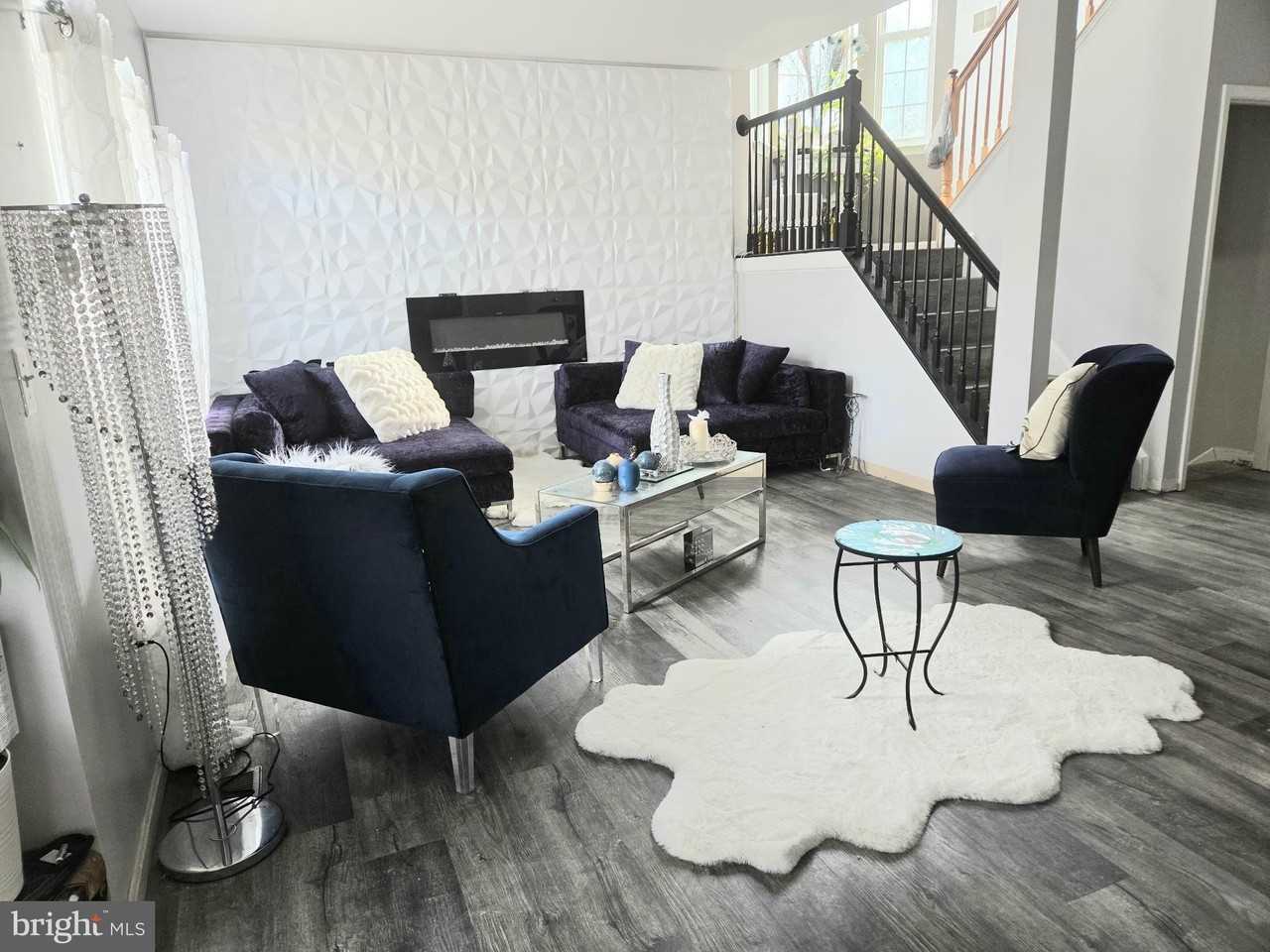 10025 Wamsley Ct - Photo 4 of 33