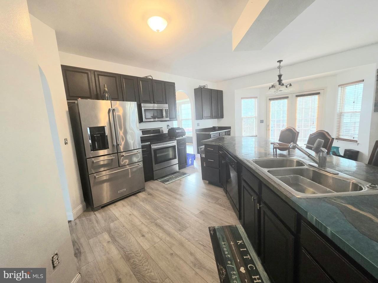 10025 Wamsley Ct - Photo 7 of 33