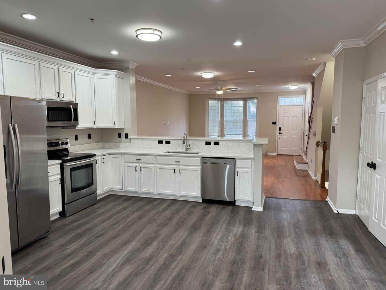 6132 White Marble Ct - Photo 4 of 32