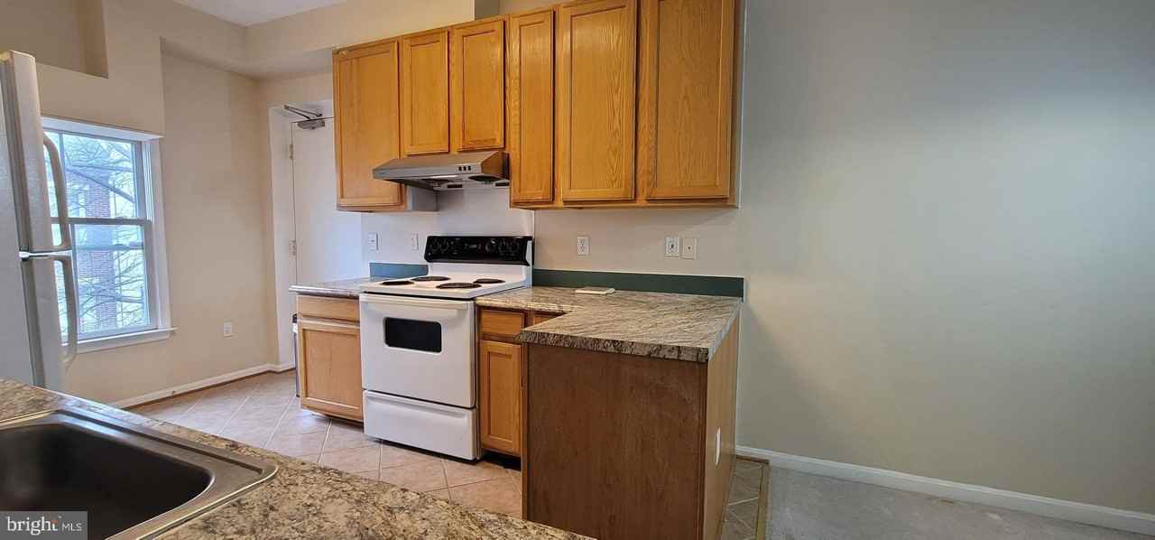 356 Main St Apt 300 - Photo 7 of 23