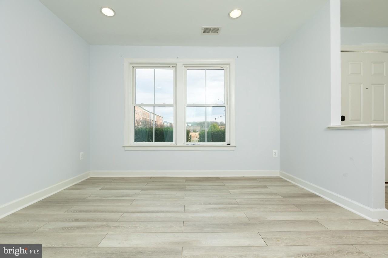 336 Grand St - Photo 7 of 48