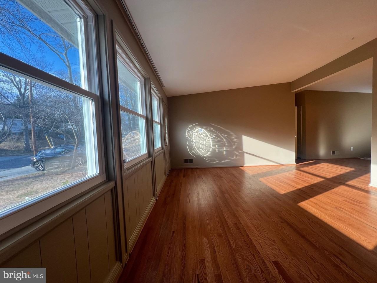 609 Marcia Ln - Photo 3 of 32