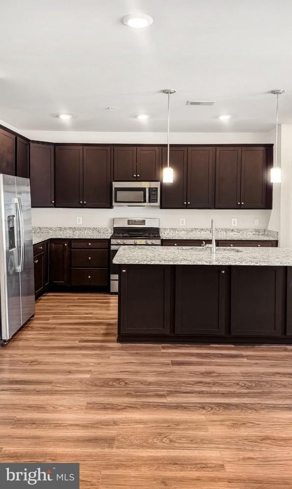 9637 Block St - Photo 2 of 17