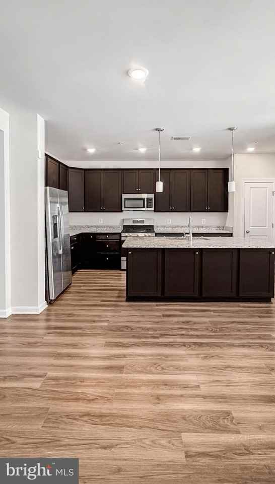 9637 Block St - Photo 3 of 17