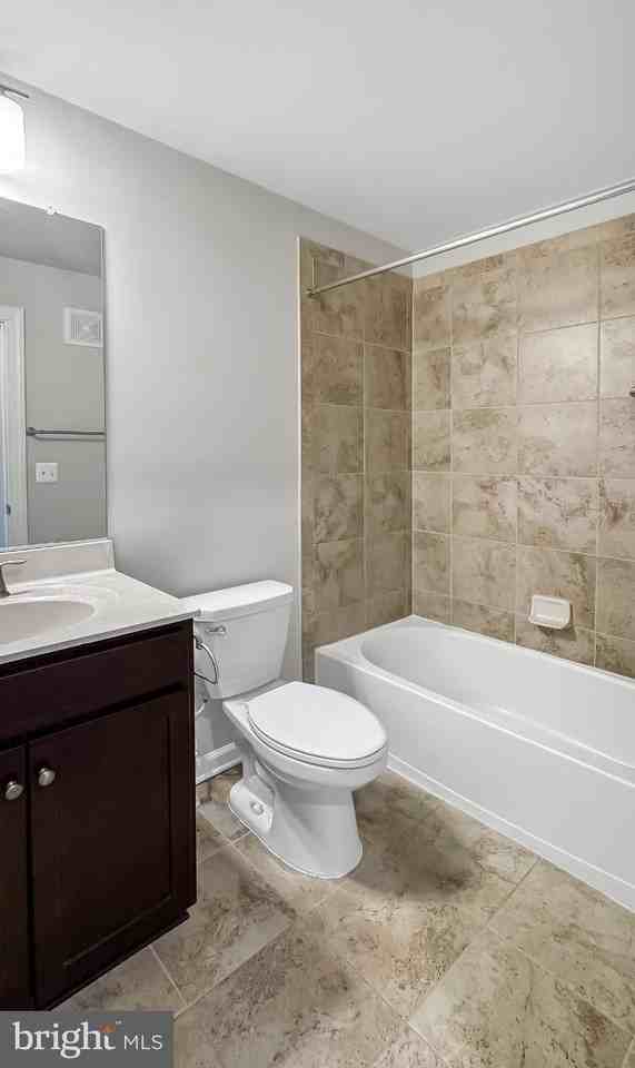 9637 Block St - Photo 4 of 17