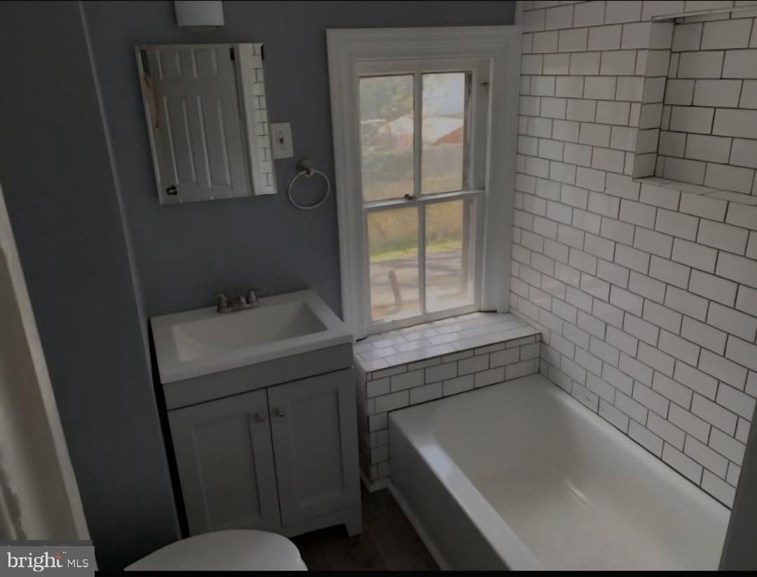 365 N Evans St - Photo 4 of 5