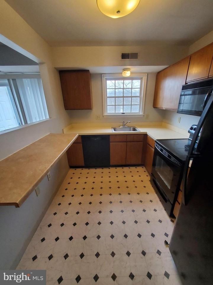 620 Manatawny St - Photo 7 of 14