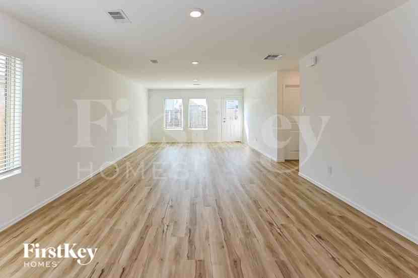 8814 Bar Harbor Dr - Photo 4 of 15