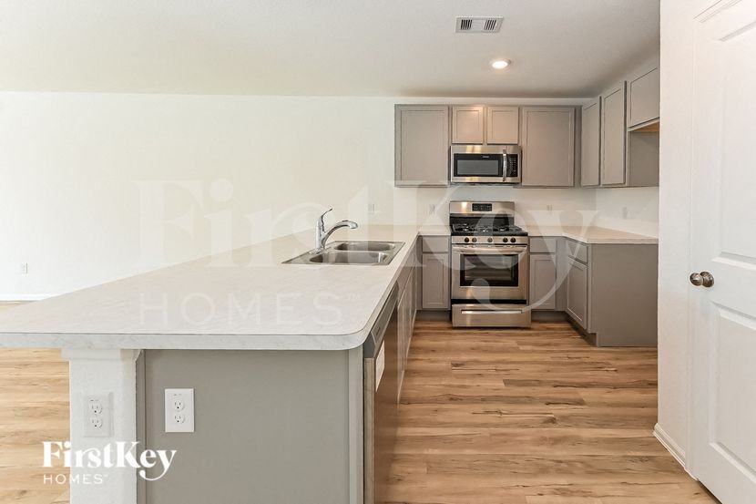 8814 Bar Harbor Dr - Photo 7 of 15