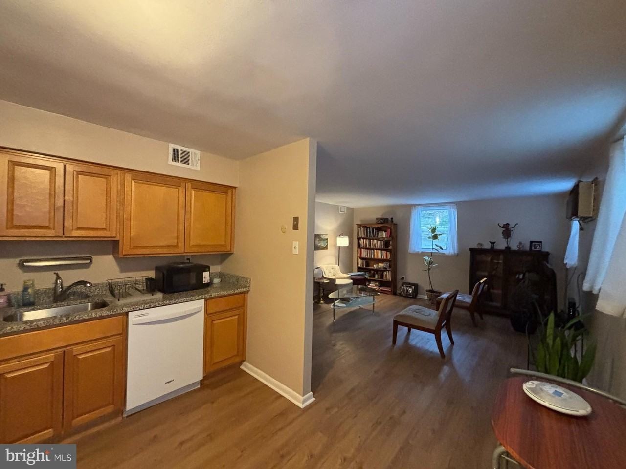 200 W Evergreen Ave Apt B1 - Photo 7 of 14