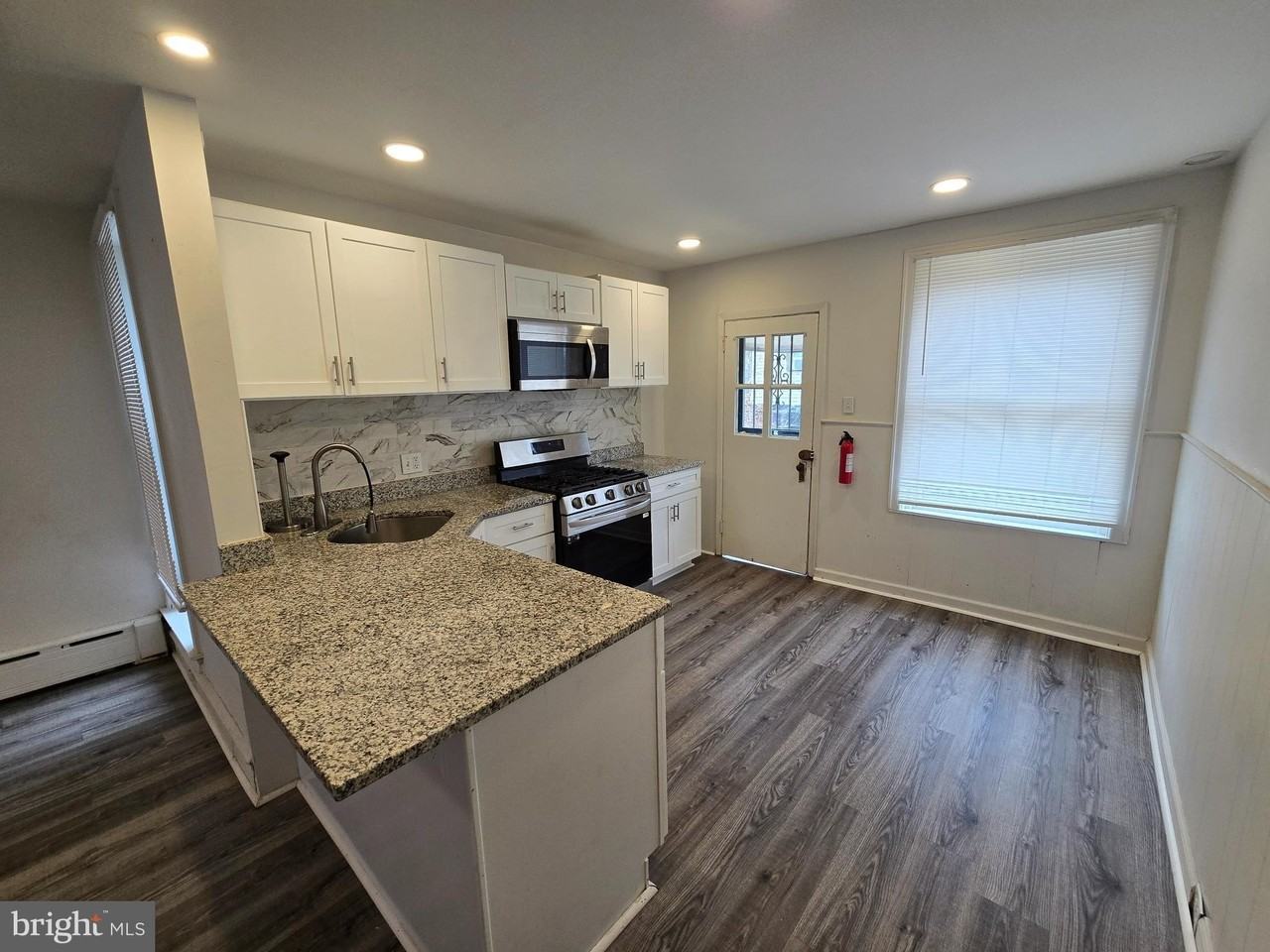 158 Rosemar St - Photo 4 of 12