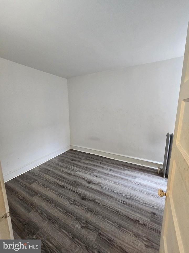 158 Rosemar St - Photo 7 of 12