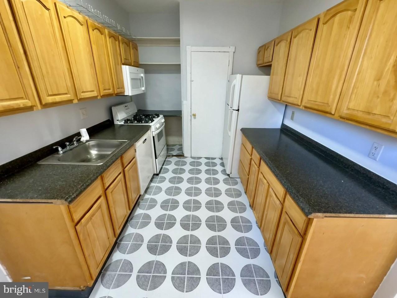 3219 Summer St - Photo 4 of 23