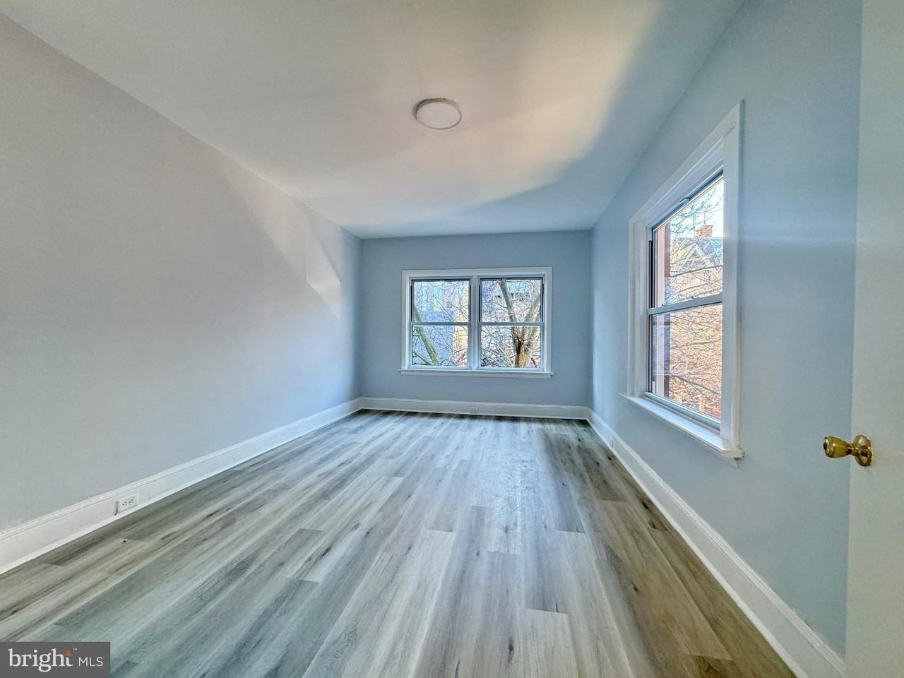 3219 Summer St - Photo 2 of 23