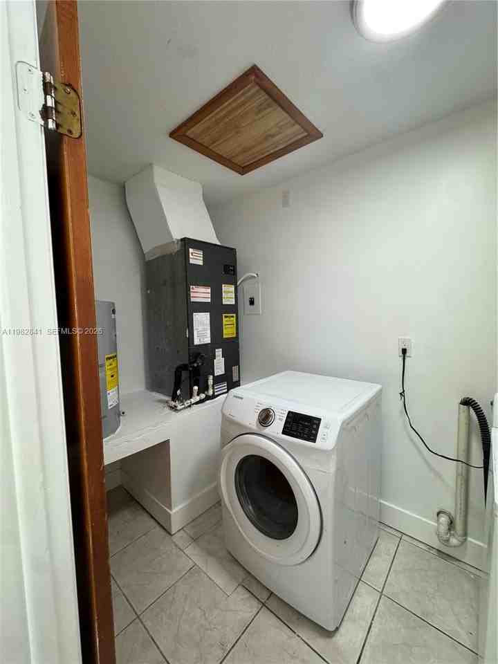 1107 Nw 30th Ave - Photo 6 of 8