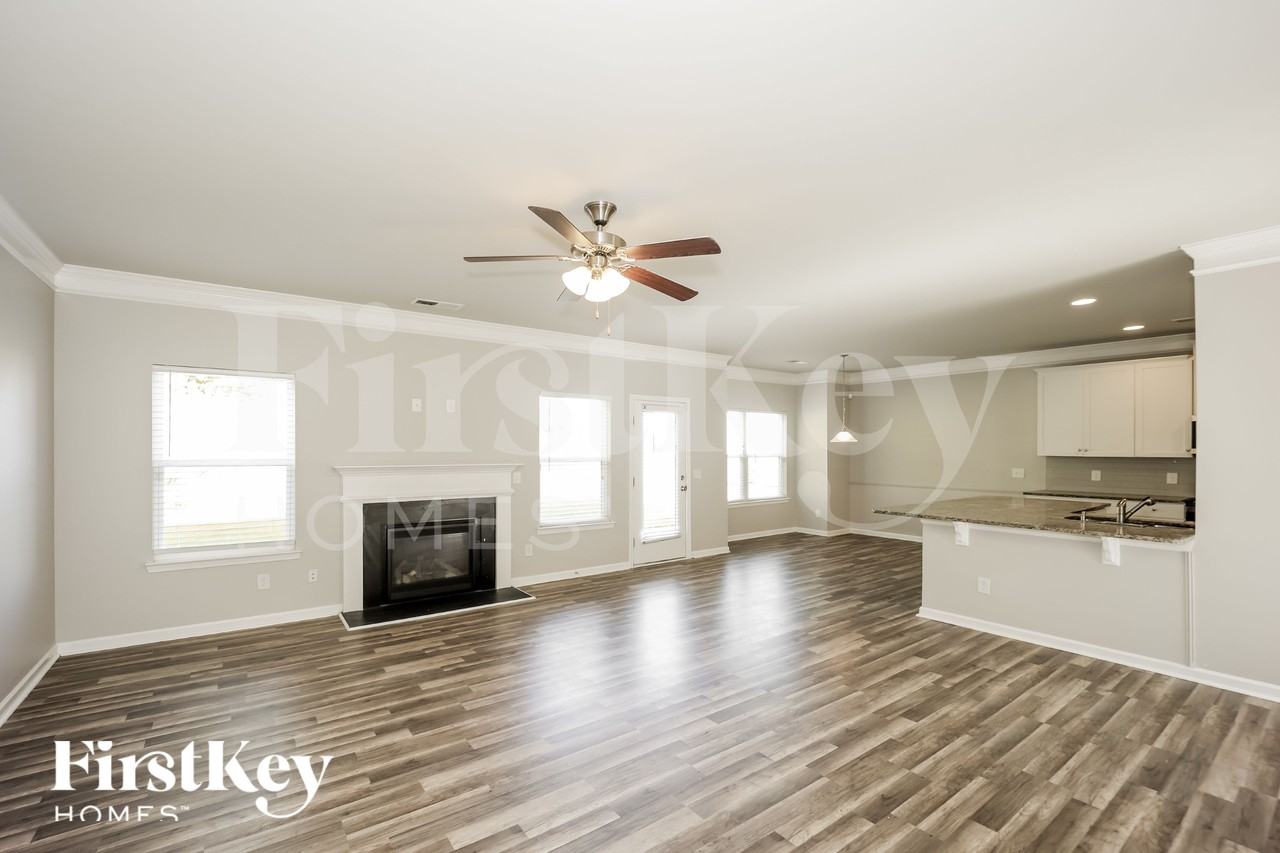 330 Windpher Rdg - Photo 3 of 15