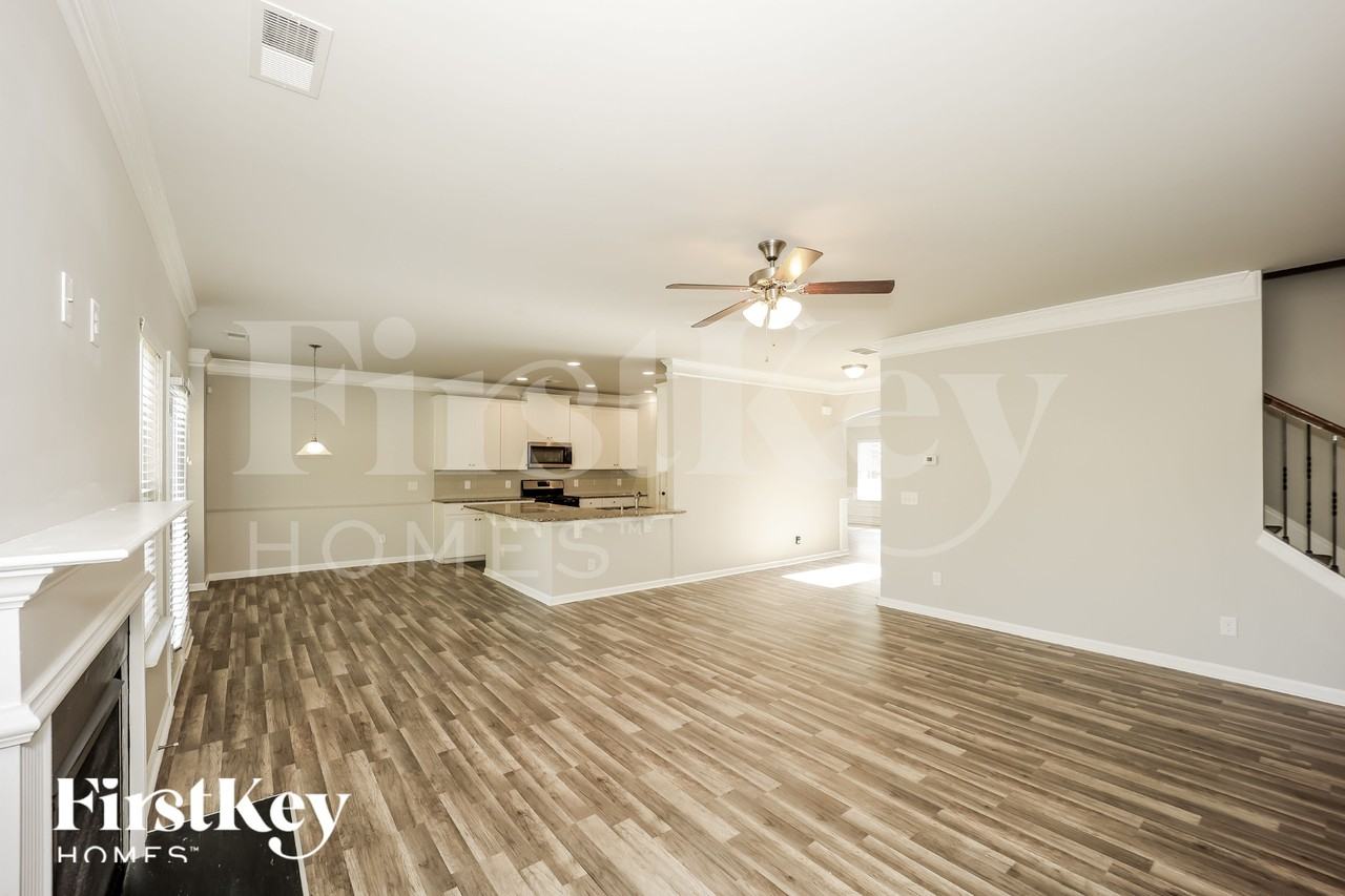 330 Windpher Rdg - Photo 4 of 15