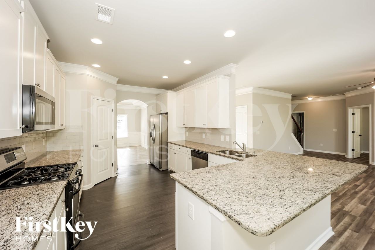 330 Windpher Rdg - Photo 7 of 15