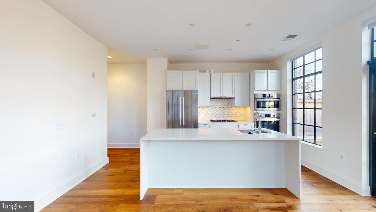 1312 King St Apt 207 #207 - Photo 4 of 18