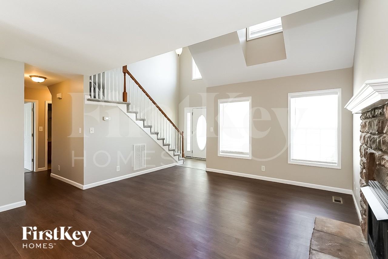 3668 Aurora Dr - Photo 2 of 15