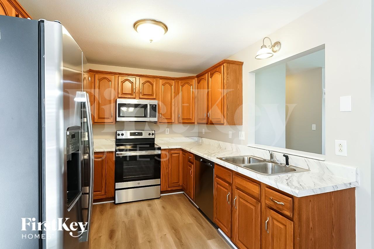 3668 Aurora Dr - Photo 4 of 15