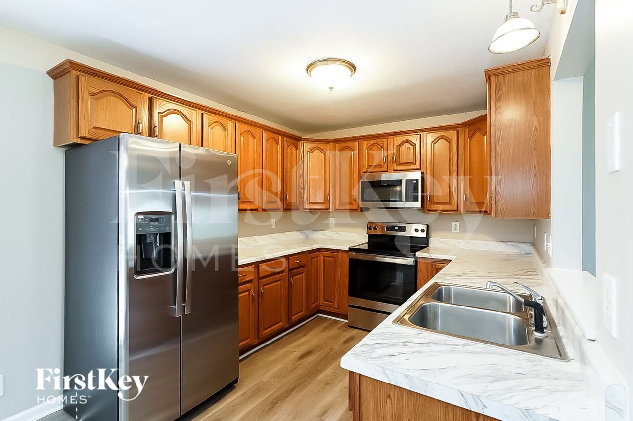 3668 Aurora Dr - Photo 5 of 15