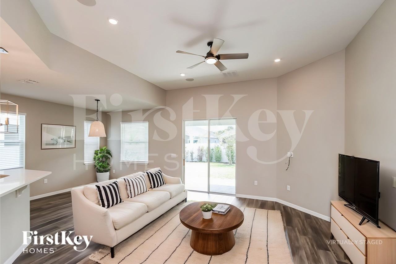 2742 Bobby Jones St - Photo 4 of 18