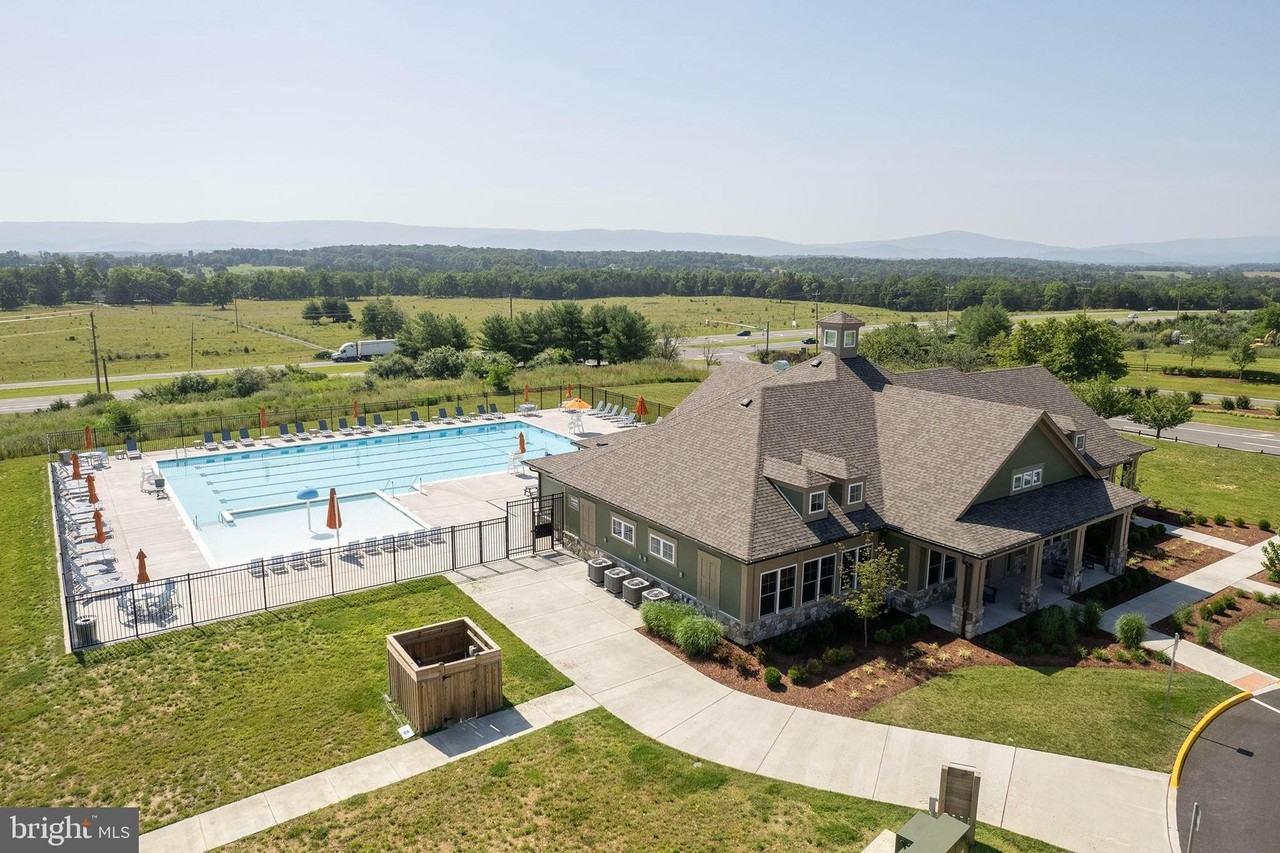 105 Bayhill Ter - Photo 4 of 32