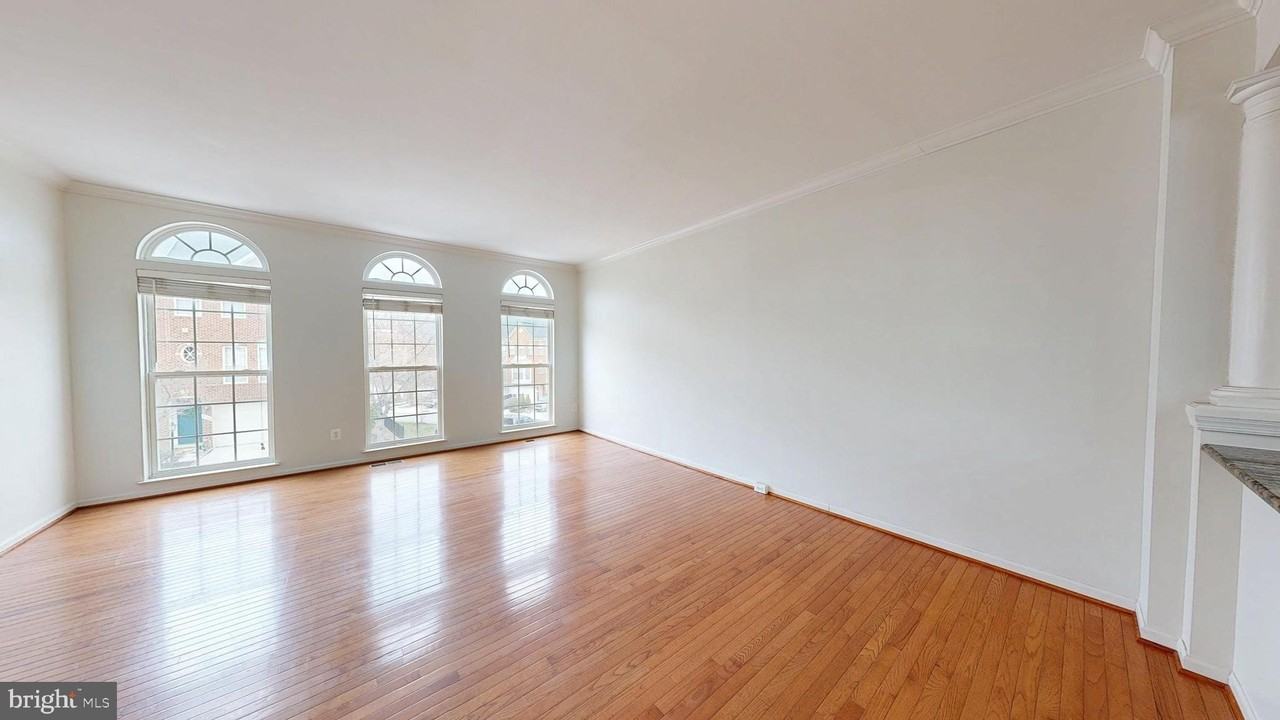 8365 Derwent Valley Ct - Photo 7 of 46