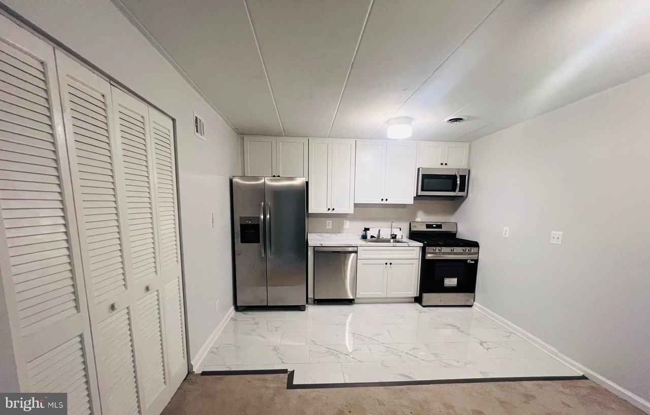 2525 Huntington Ave Unit 18 - Photo 2 of 12