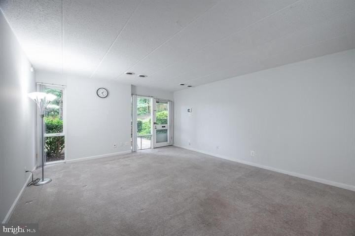 2525 Huntington Ave Unit 18 - Photo 3 of 12