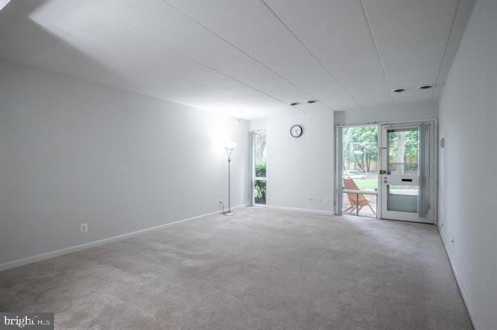 2525 Huntington Ave Unit 18 - Photo 4 of 12