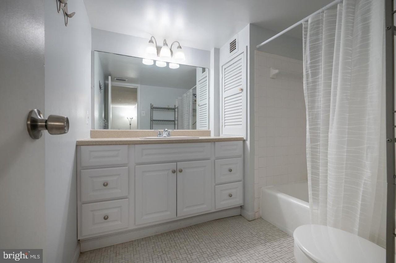 2525 Huntington Ave Unit 18 - Photo 6 of 12