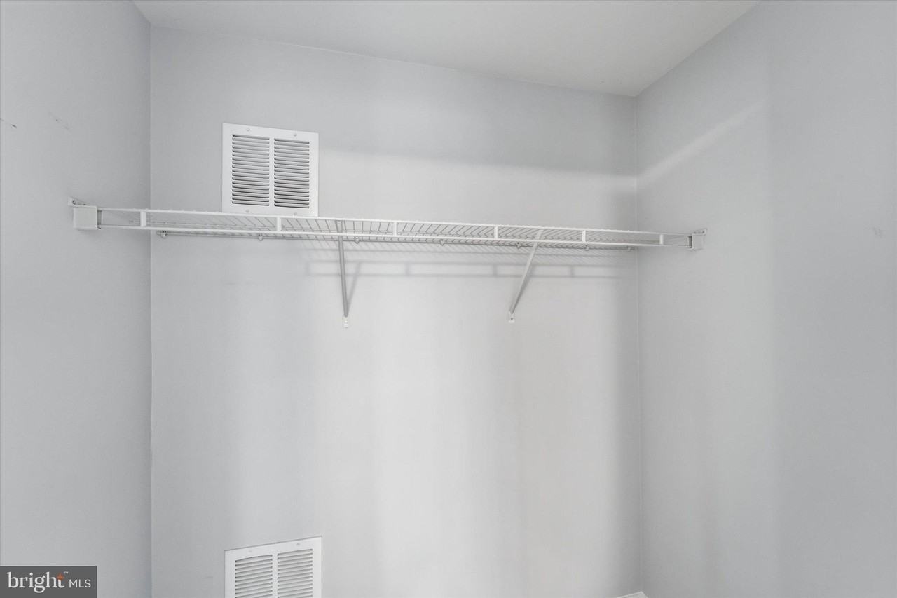 2425 Huntington Park Dr - Photo 7 of 50