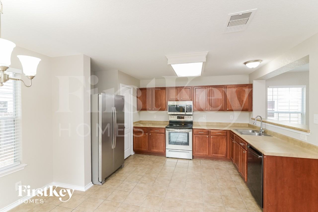 4710 Adkins Trl - Photo 7 of 16