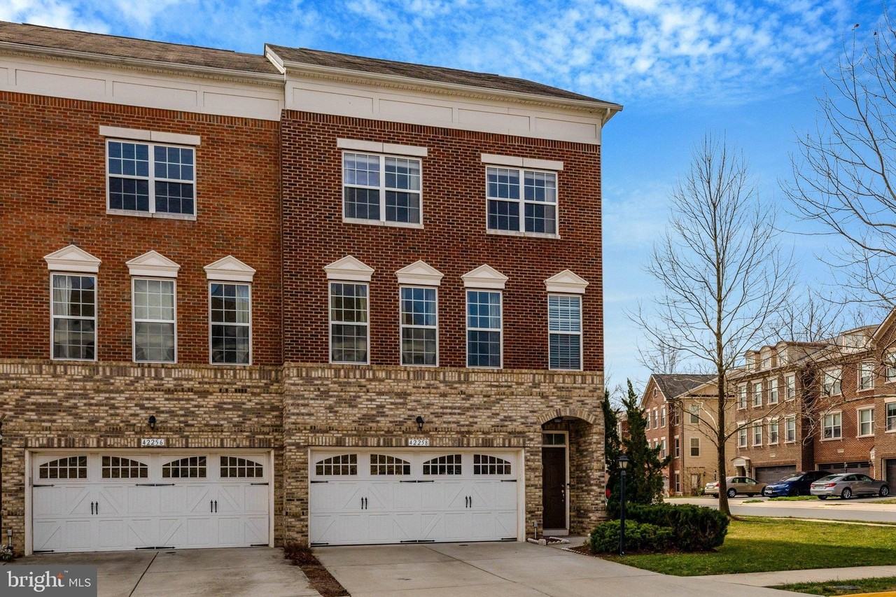 42258 Castle Ridge Sq - Photo 2 of 50