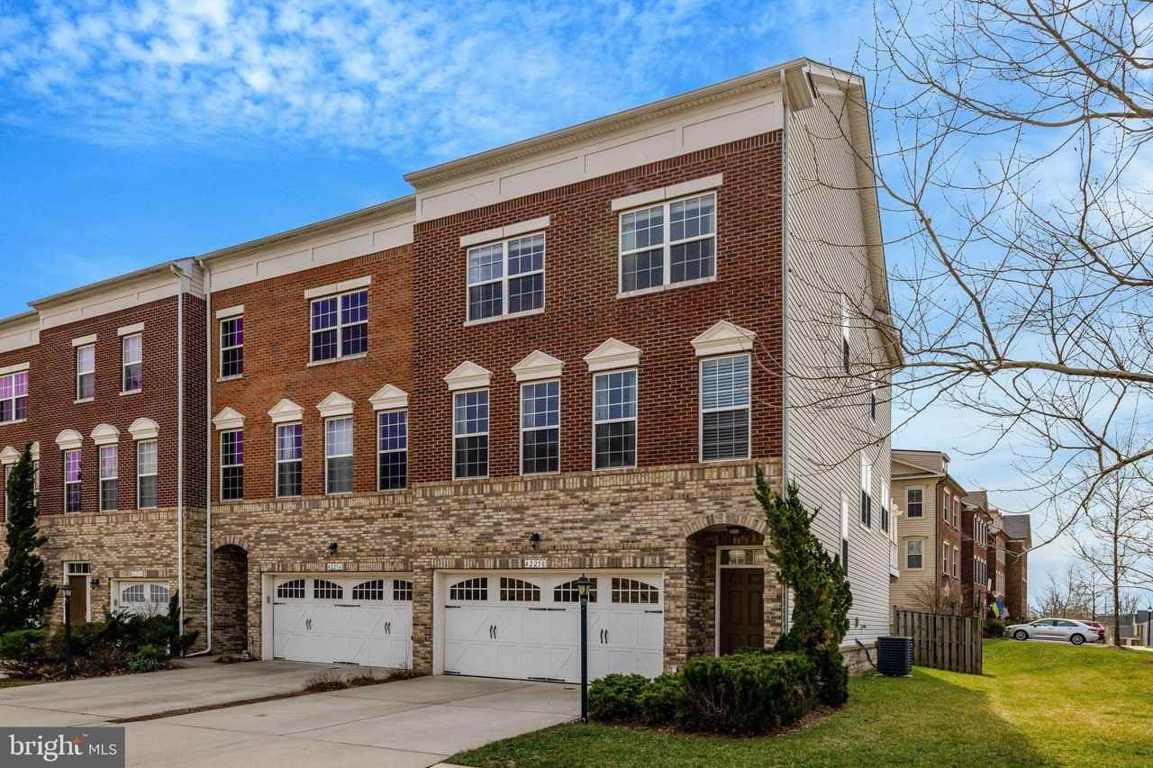 42258 Castle Ridge Sq - Photo 3 of 50