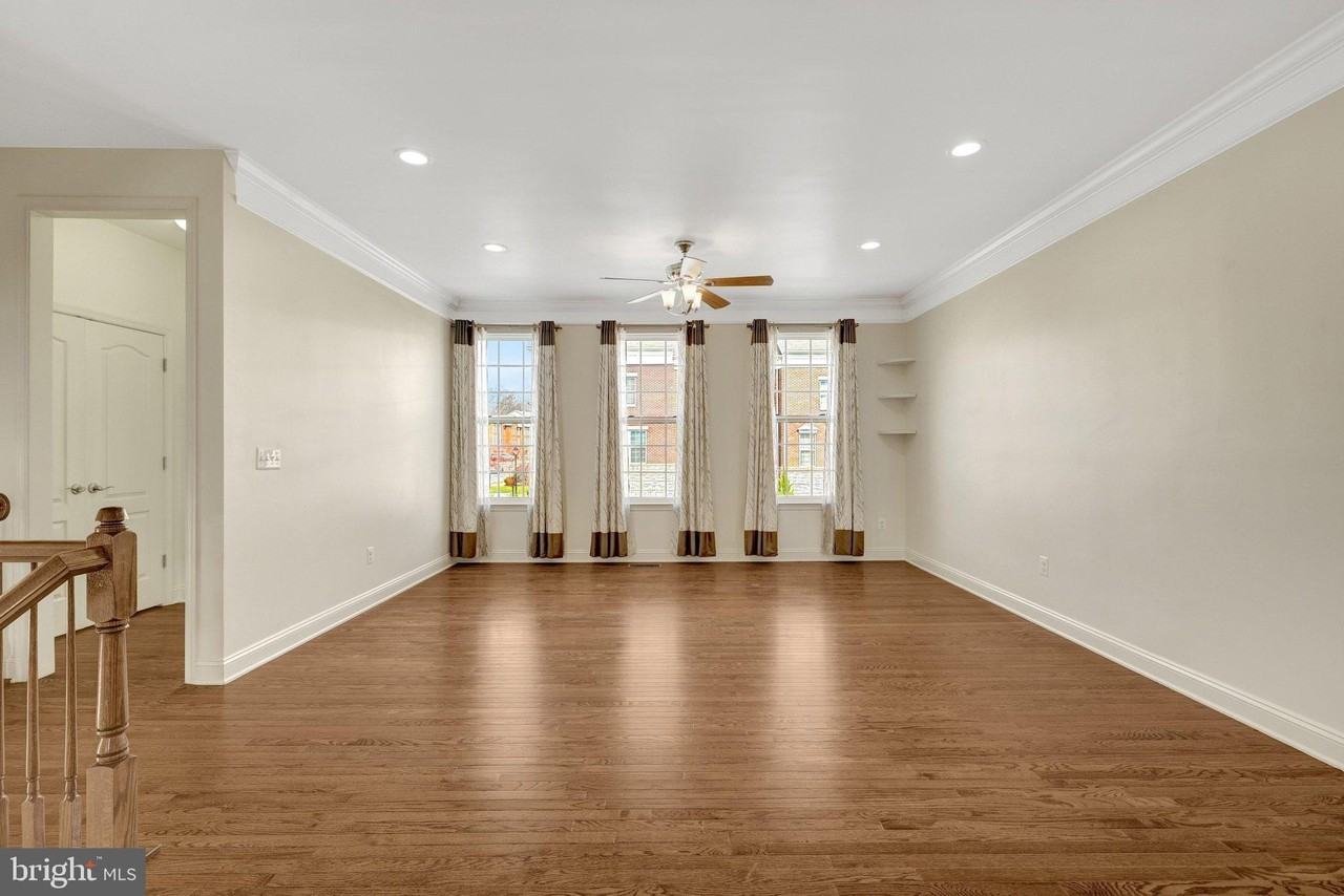 42258 Castle Ridge Sq - Photo 4 of 50