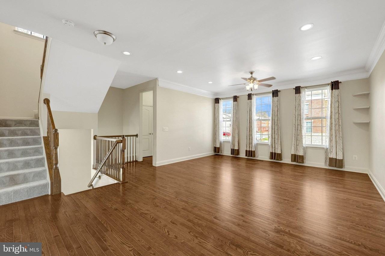 42258 Castle Ridge Sq - Photo 5 of 50