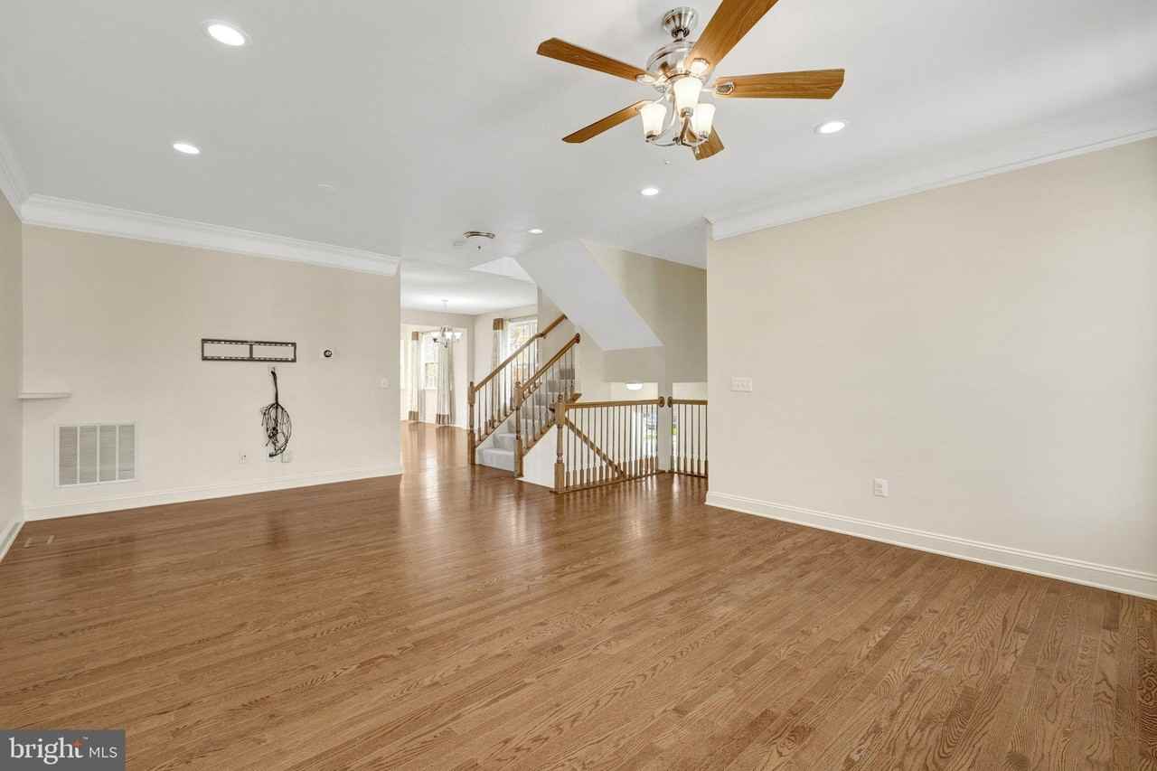 42258 Castle Ridge Sq - Photo 6 of 50