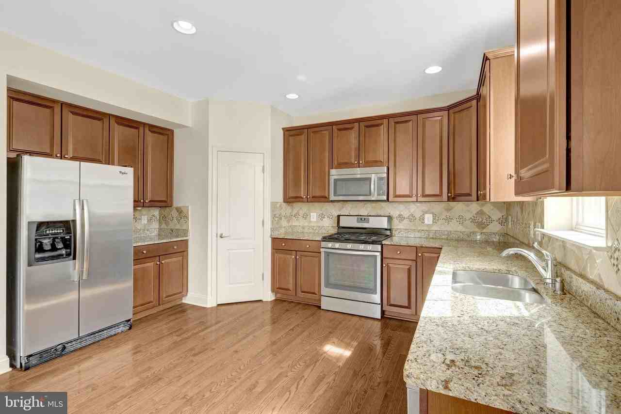 42258 Castle Ridge Sq - Photo 7 of 50