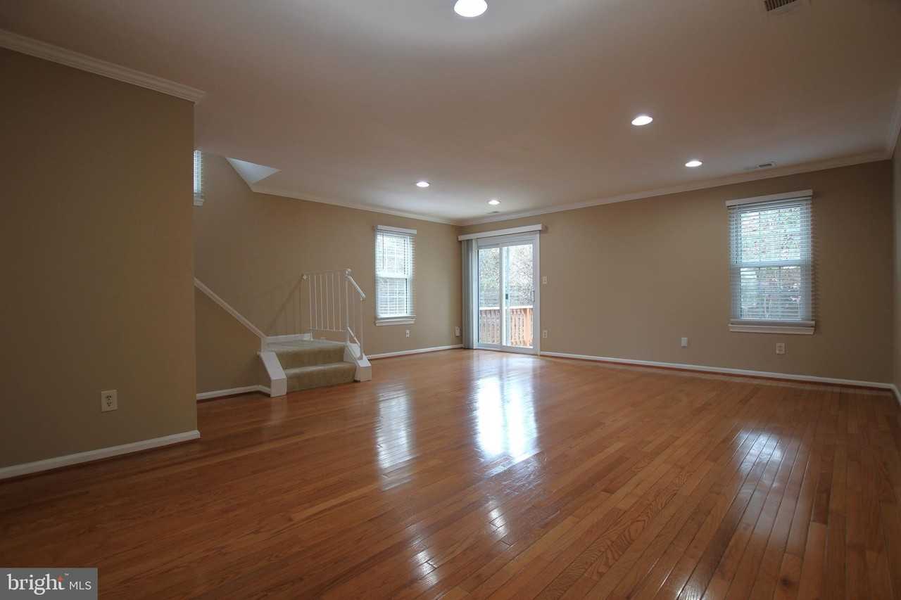 16252 Taconic Cir - Photo 5 of 23