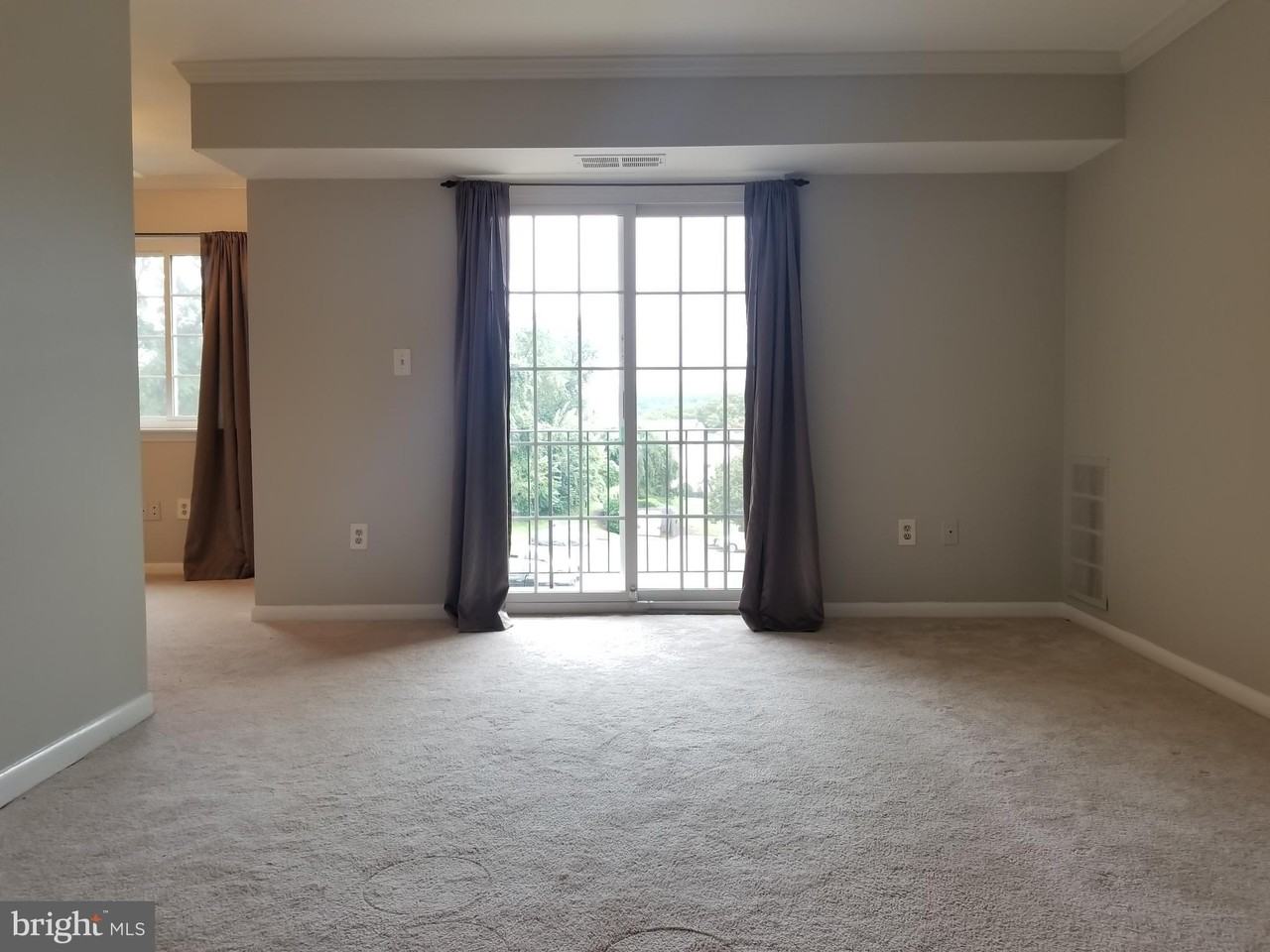 1543 Colonial Dr Apt 201 - Photo 3 of 8